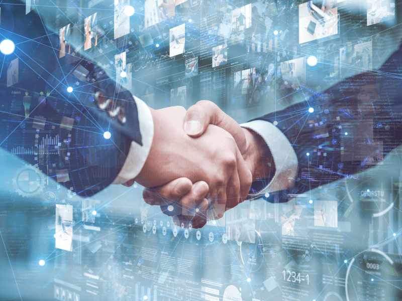 握手して協力関係を表すビジネスマン